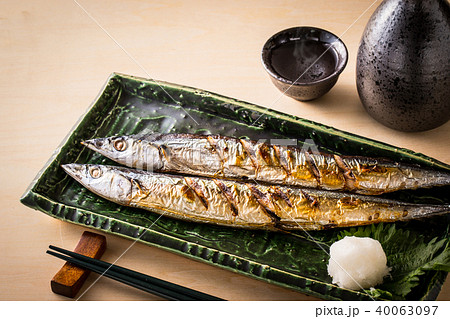 秋刀魚と日本酒 秋刀魚と日本酒 40063097