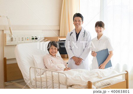 病室 診察 医師 看護師 患者 病院 医療 イメージ 40063801