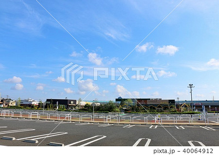 ショッピングモールの駐車場 40064912