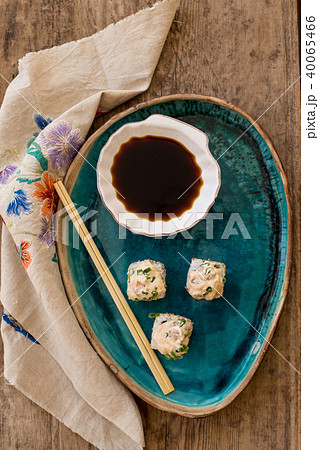 Sushi with soy sauce 40065466