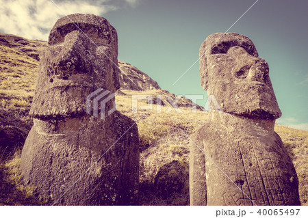 Moais statues, Rano Raraku volcano, easter island 40065497