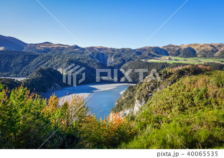 Mountain canyon and river landscape in New Zealand 40065535