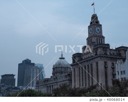 Custom House, HSBC Building etc. on Bund, Shanghai 40068014