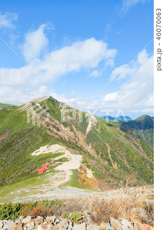 秋の常念岳登山（常念乗越と横通岳） 40070063