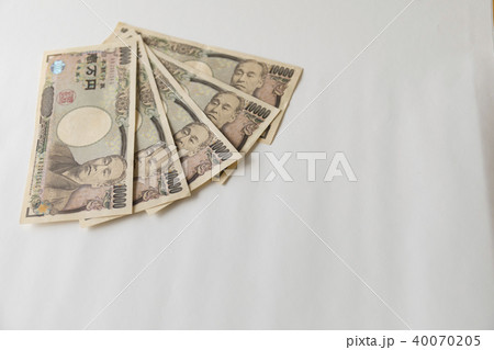 お金のイメージ、一万円札、白バック お金のイメージ、一万円札、白バック 40070205