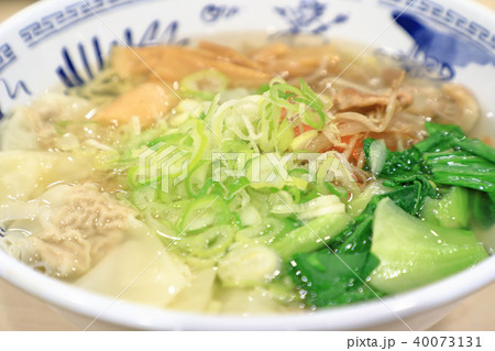 おいしいワンタン麺 おいしいワンタン麺 40073131
