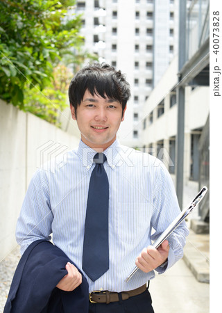 笑顔のビジネスマン 40073828
