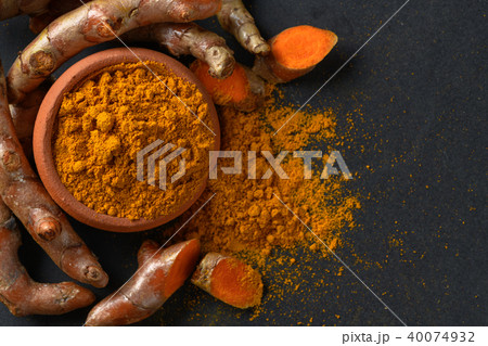 turmeric powder on black table, turmeric powder on black table, 40074932