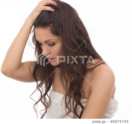 Portrait of an angry brunette woman Portrait of an angry brunette woman 40075745