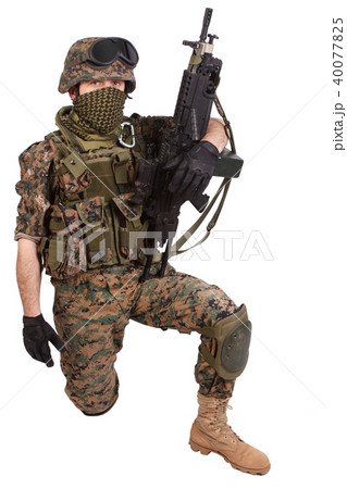 US MARINES with machine gun 40077825