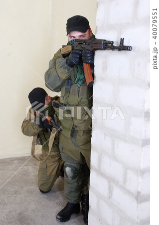 insurgents with AK 47 40079551