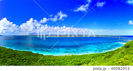 真夏の宮古島。来間島の竜宮城展望台から見た風景（パノラマ） 40082053