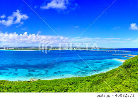 真夏の宮古島。来間島の竜宮城展望台から見た風景 40082573