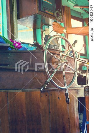 Hand holding steering wheel the fishing boat 40082947