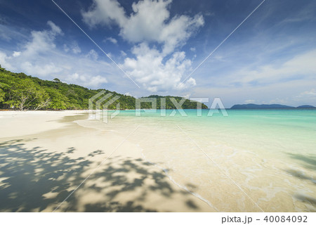 Sea view beautiful tropical beach background. 40084092