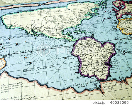 世界地図 古地図 地図 マップ アメリカ 南米 Map 15年 製図 エンボスペーパー印刷の写真素材