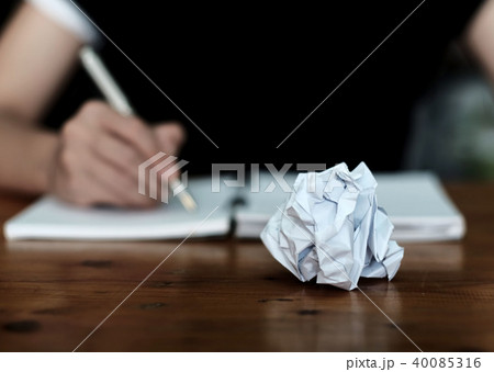 Paper ball during writing 40085316