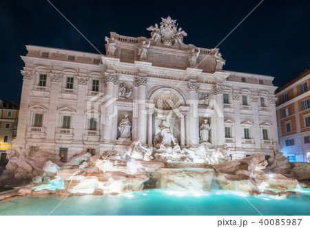 Trevi Fountain in Rome , Italy Trevi Fountain in Rome , Italy 40085987