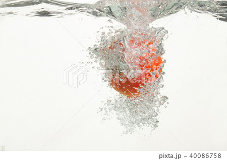 Tomato In The Water Tomato In The Water 40086758