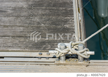Mooring rope tied around a cleat Mooring rope tied around a cleat 40087420