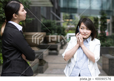 泣く 雄叫び 泣き声 40090576