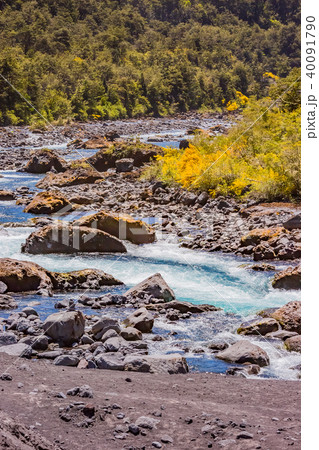 カラファテと渓流 40091790