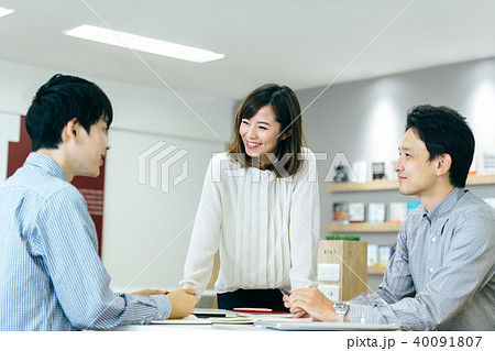 カジュアル　ビジネスシーン 40091807