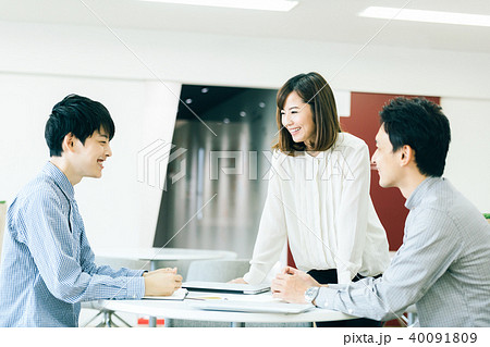 カジュアル　ビジネスシーン 40091809