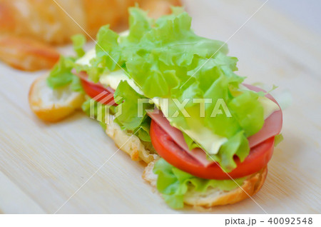 croissant sandwich or ham and cheese sandwich 40092548