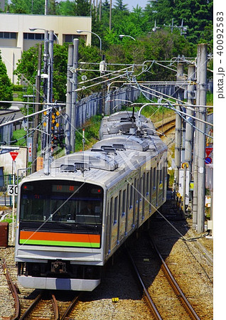 東福生駅を出発する八高線 40092583