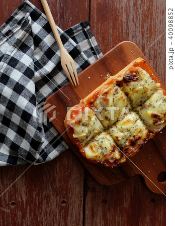 Pizza toasted bread with tomato sauce ham cheese 40098852