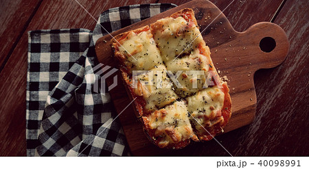 Pizza toasted bread ham cheese homeade 40098991