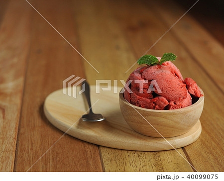 Homemade Organic Strawberry fruit ice cream Homemade Organic Strawberry fruit ice cream 40099075