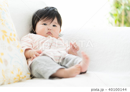 赤ちゃん　生後5ヶ月 40100144