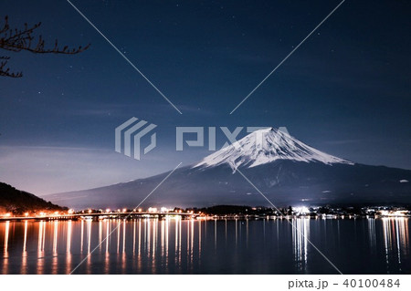 富士山と夜景 40100484
