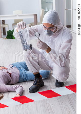 Forensic investigator at the crime scene investigating woman mur Forensic investigator at the crime scene investigating woman mur 40102214