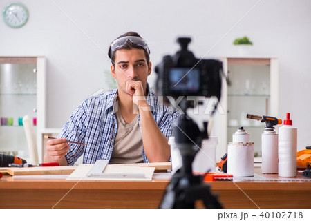 DIY blogger recording video of woorworking hobby DIY blogger recording video of woorworking hobby 40102718