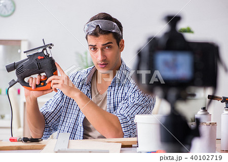 DIY blogger recording video of woorworking hobby DIY blogger recording video of woorworking hobby 40102719