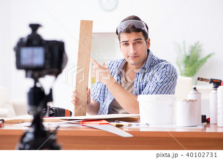 DIY blogger recording video of woorworking hobby DIY blogger recording video of woorworking hobby 40102731