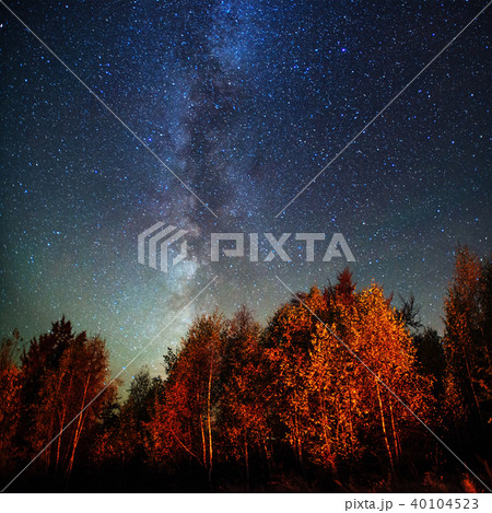 fantastic winter meteor shower and the snow-capped mountains 40104523