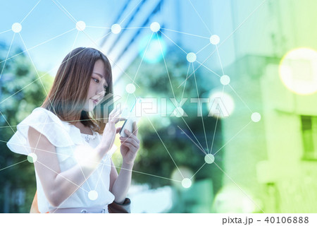 スマホ 女性 40106888