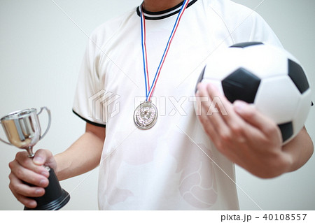 サッカー フットサル (運動 スポーツ 男性 銀メダル 準優勝 勝利 2位 成功 大会 顔なし) 40108557