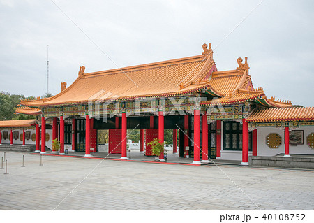 台湾　台北　中山区剣潭山　忠烈祠(ちゅうれつし)　山門 40108752