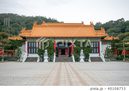 台湾　台北　中山区剣潭山　忠烈祠(ちゅうれつし)　山門 40108753