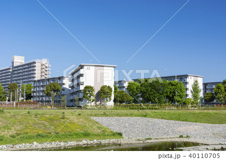 朝の公営団地 40110705