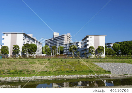 朝の公営団地 40110706