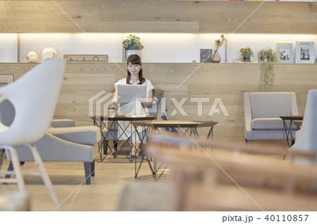 ビジネス　女性 40110857