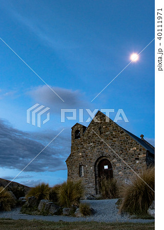 夜のテカポ湖の善き羊飼いの教会 夜のテカポ湖の善き羊飼いの教会 40111971
