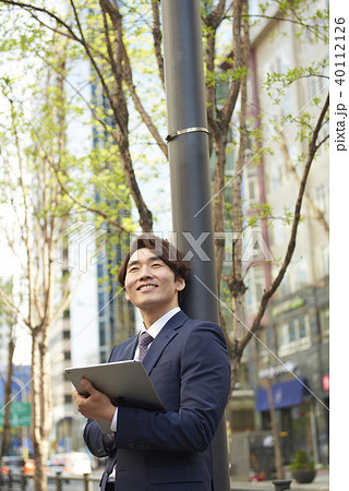 韓国 会社員 大人 40112126