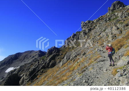 槍ヶ岳 トレッキング 登山 女性 40112386